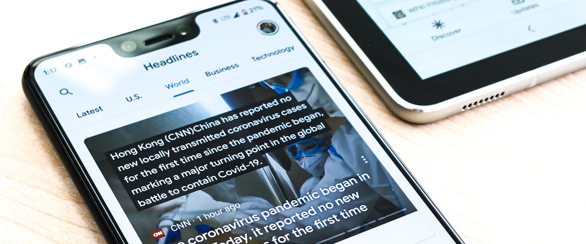 体育新闻编辑室与最新资讯发布屏幕